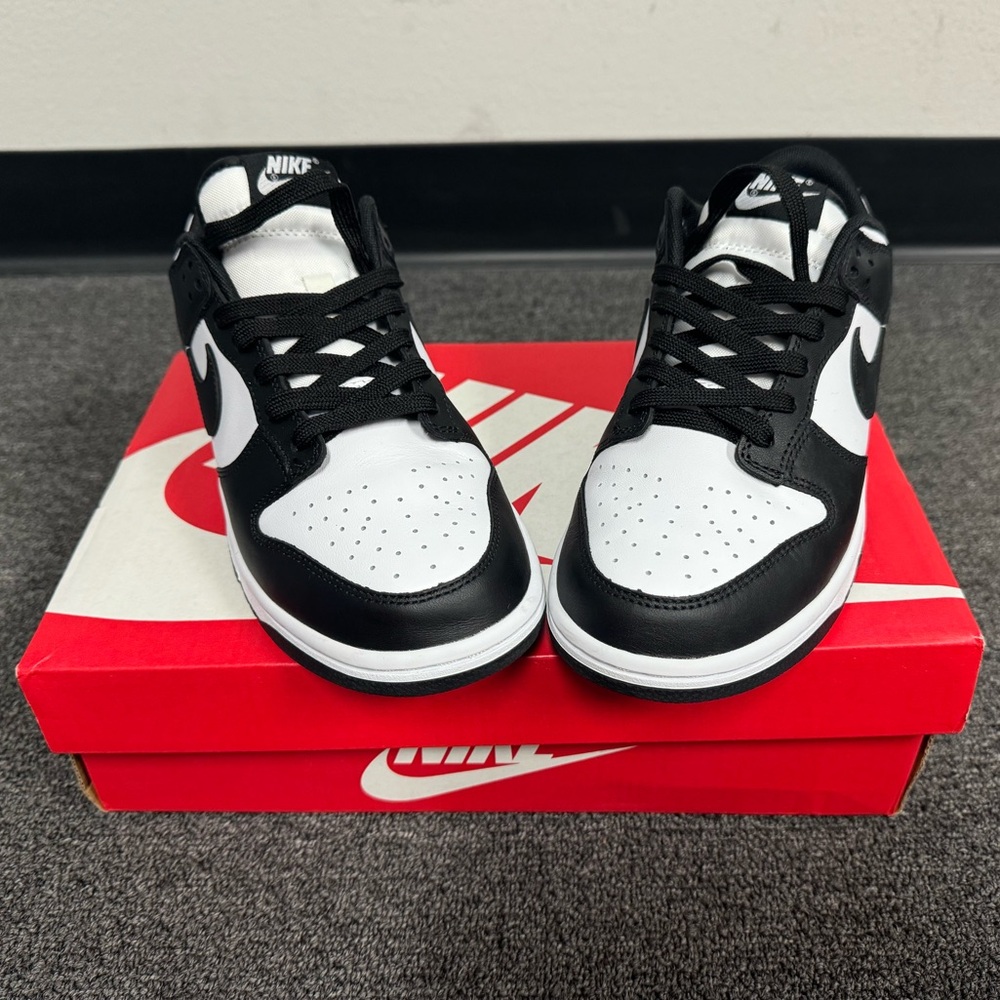 Nike Dunk Low women’s shoe black/white